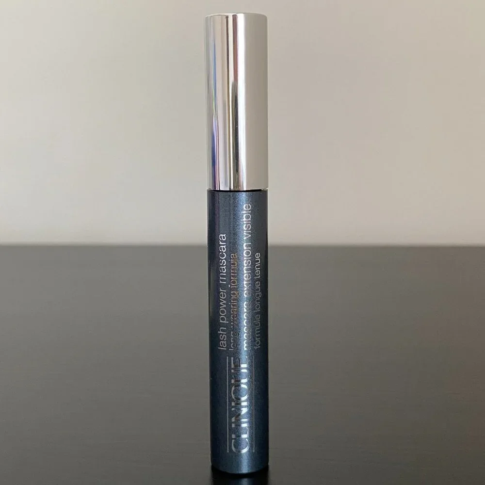 Clinique Lash Power mascaras long-wearing formula in BLACK ONYX